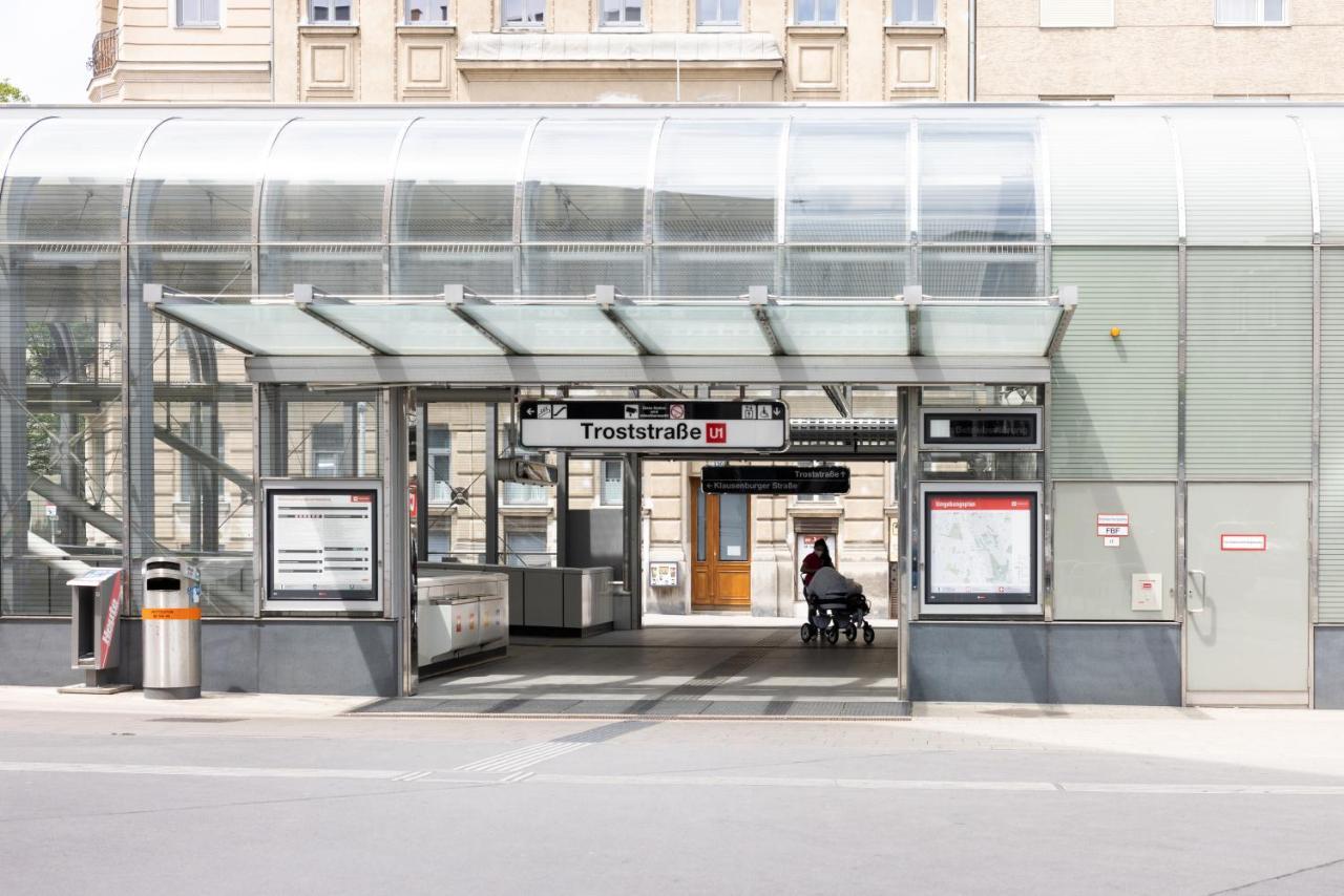 Yeshello Central Station Вена Экстерьер фото